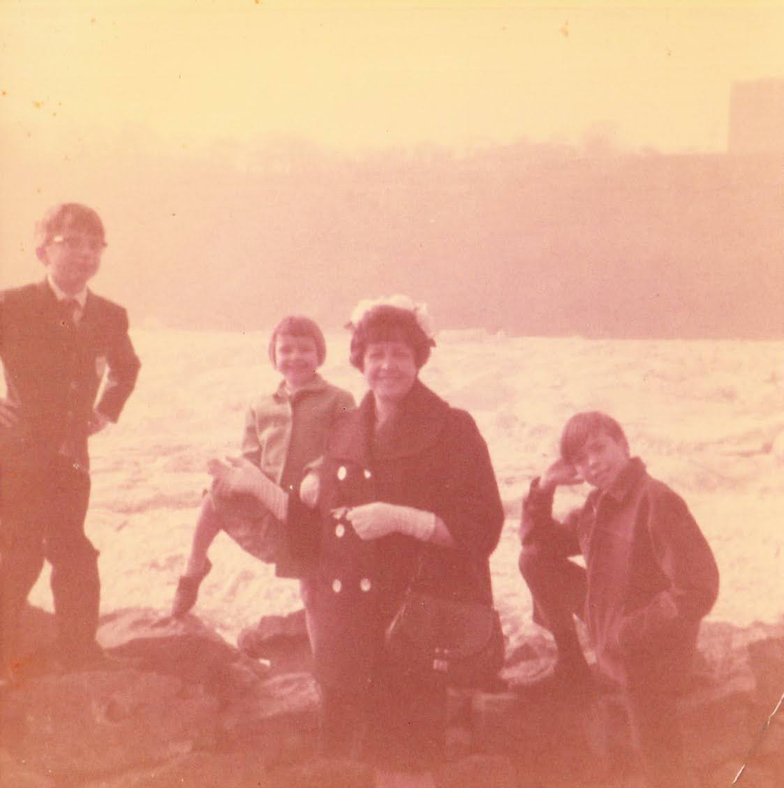 Mark, Val, Rosa, and Larry at Niagara Falls
